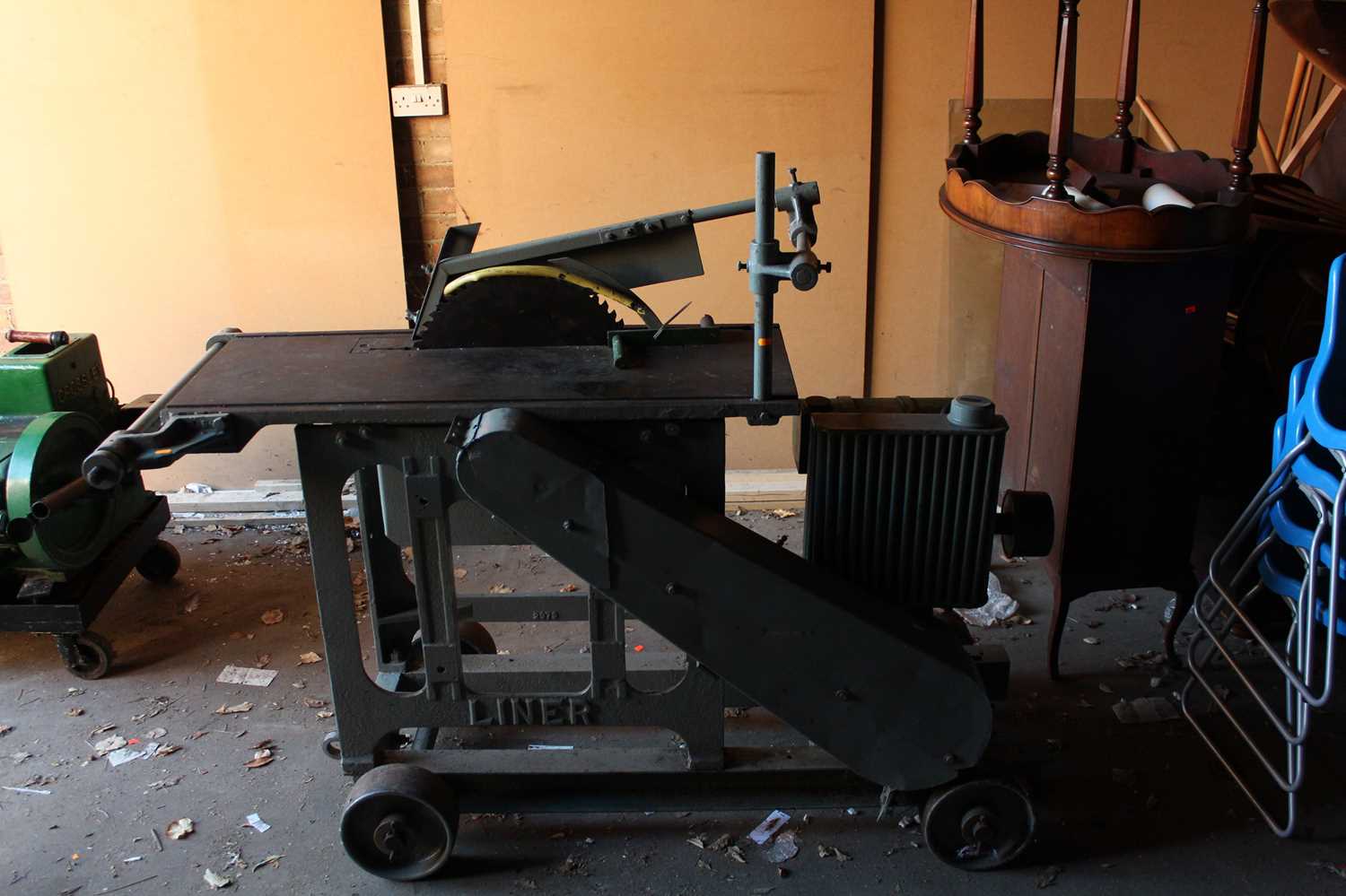 A Lister D powered Liner Saw Bench, hand painted in grey with the original blade, free running - Bild 5 aus 10