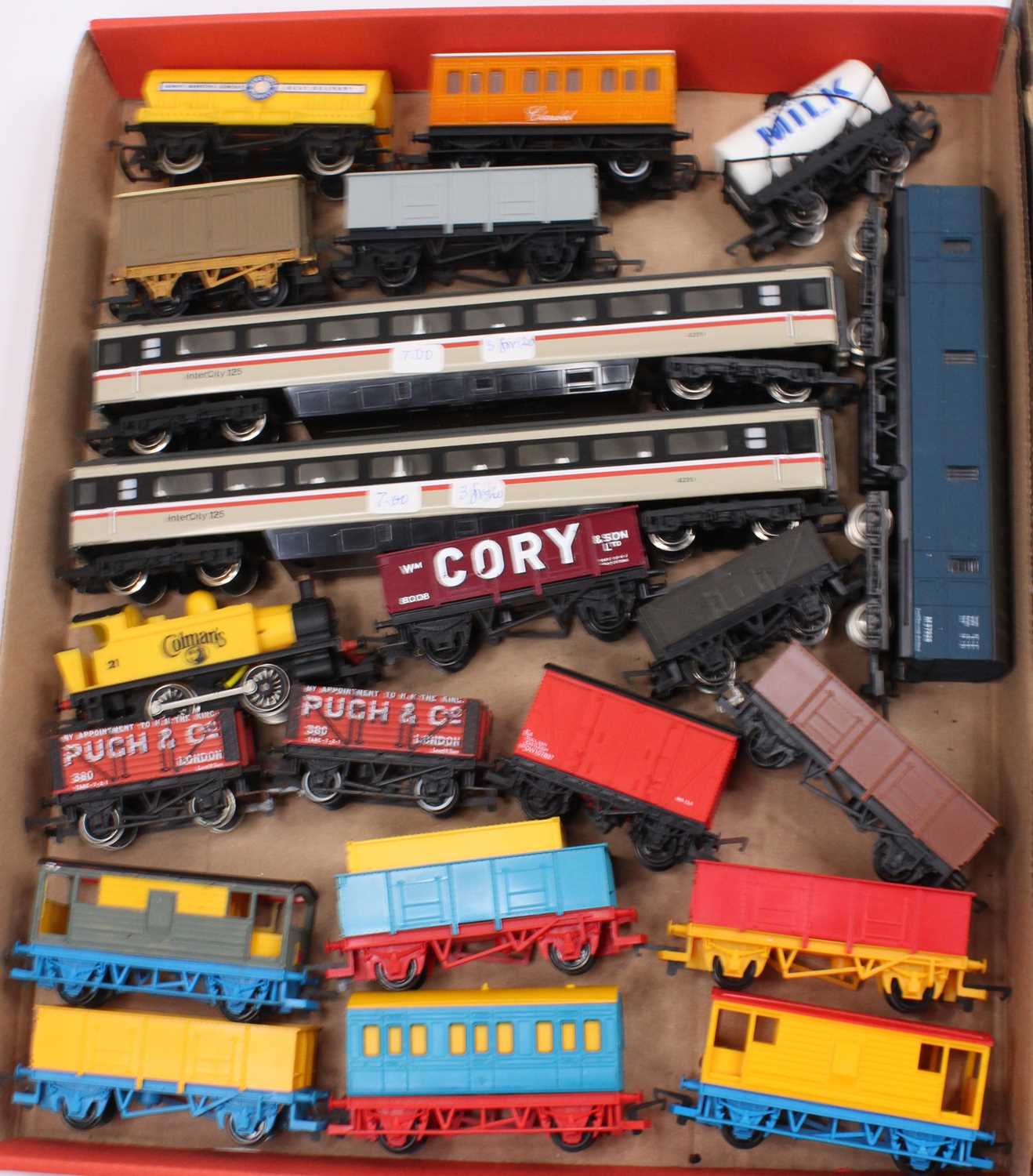 Three trays of 00 gauge items of rolling stock and locomotives to include Exley, Bachmann, Lima, and - Bild 2 aus 4
