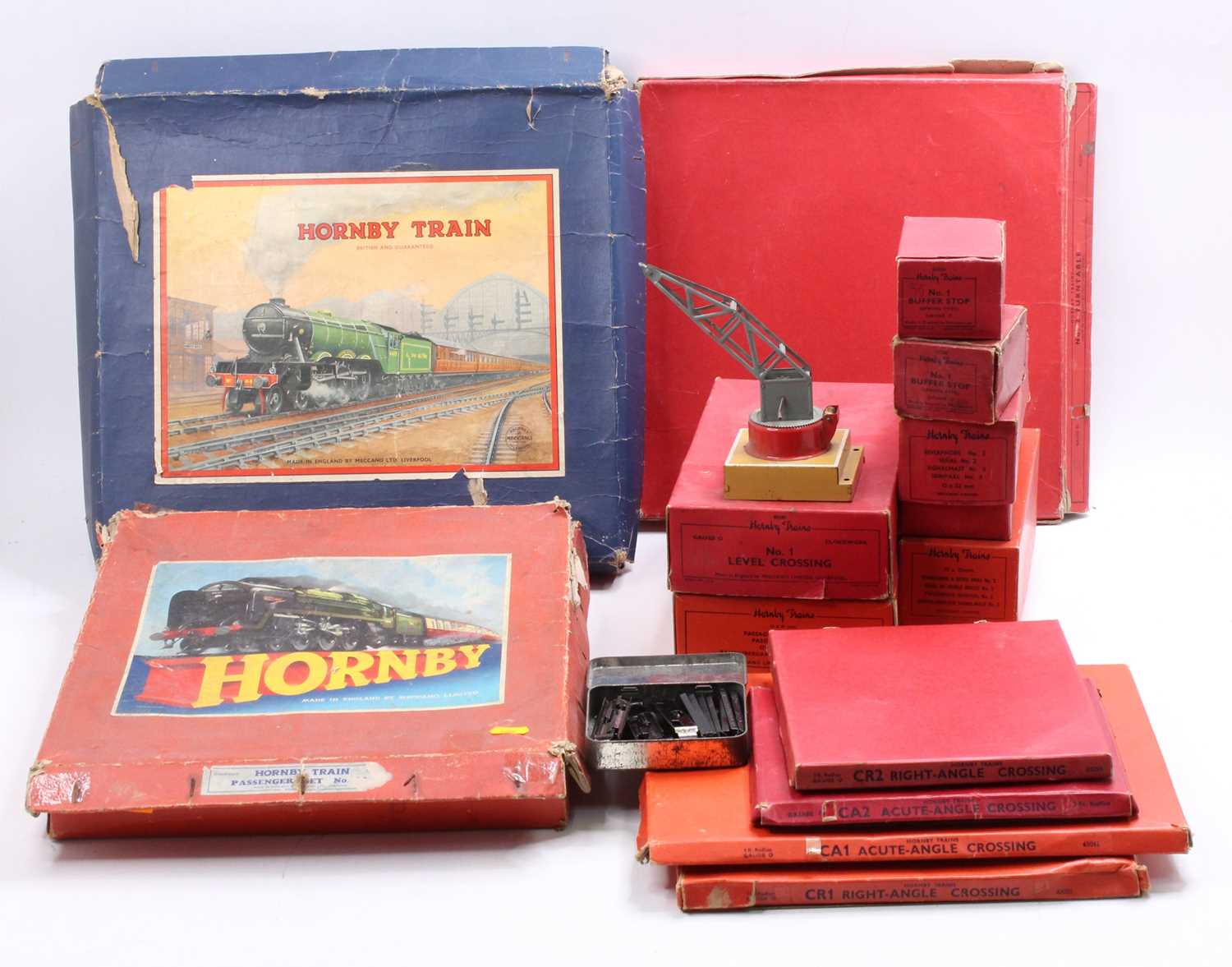 Various Hornby 0-gauge items: Two No.1 post-war level crossing (E-BE); No.2 turntable (G-BF); four