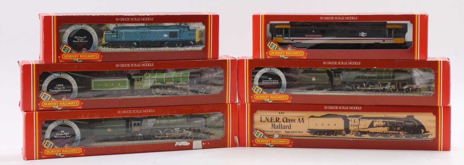 A collection of six boxed Hornby 00 gauge diesel and steam locomotives to include an R033 BR Class