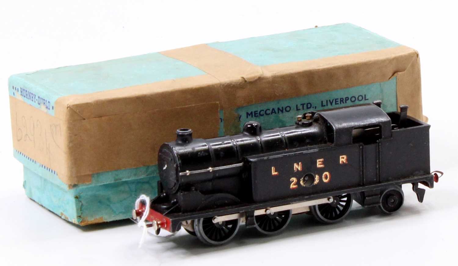 Pre-war DL7 clockwork 0-6-2 tank loco LNER 2690 black, almost no marks but will benefit by