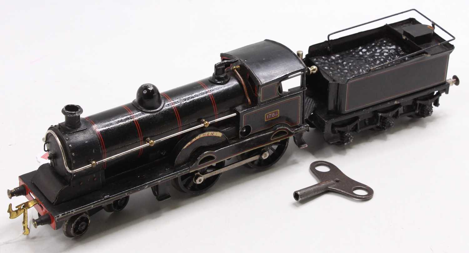 Bing 0 gauge 4-4-0 clockwork loco & coal-rail tender, black with red lining. Areas of repainting