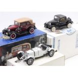 A Franklin Mint 1/24 scale boxed diecast group to include a Bonnie & Clyde 1932 Ford V-8, together