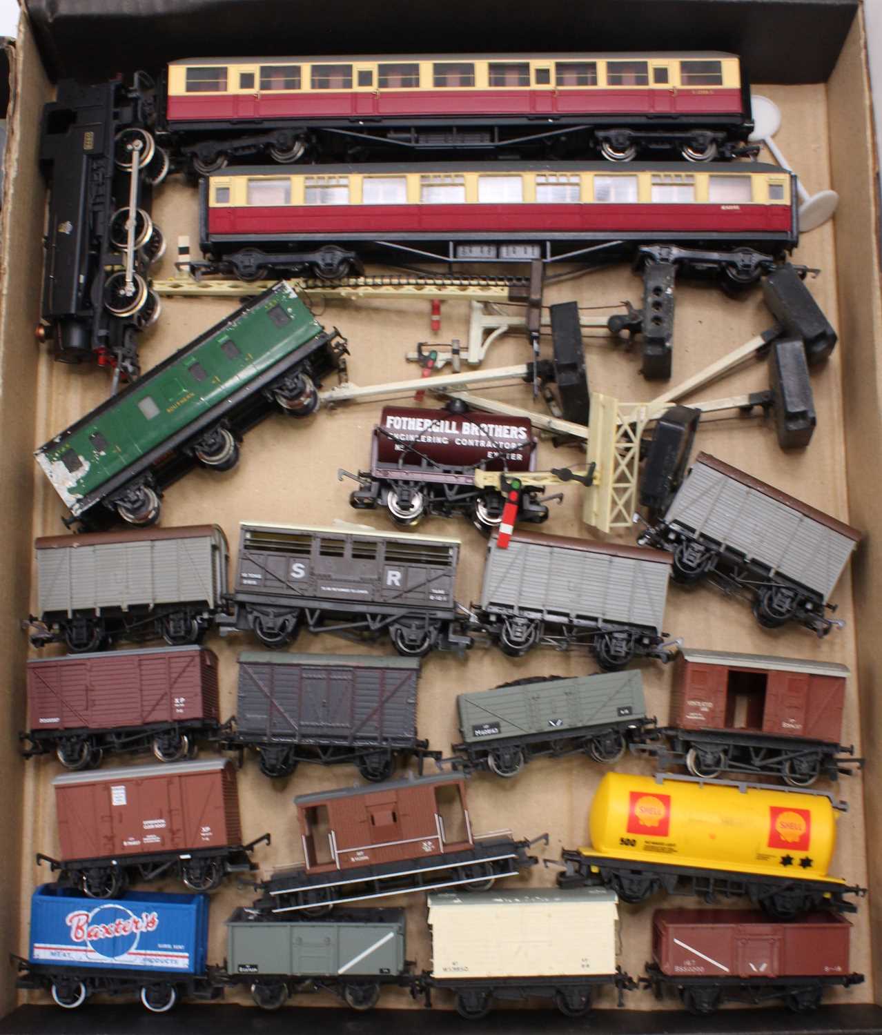 Three trays of 00 gauge items of rolling stock and locomotives to include Exley, Bachmann, Lima, and - Bild 4 aus 4