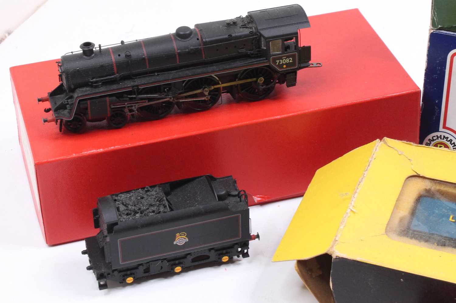 One tray containing a collection of mixed 00 scale boxed and loose locomotives to include a Hornby - Image 3 of 3