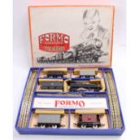 Formo electric 00 gauge 3-rail Train set comprising Southern Q class 0-6-0 loco & tender, matt