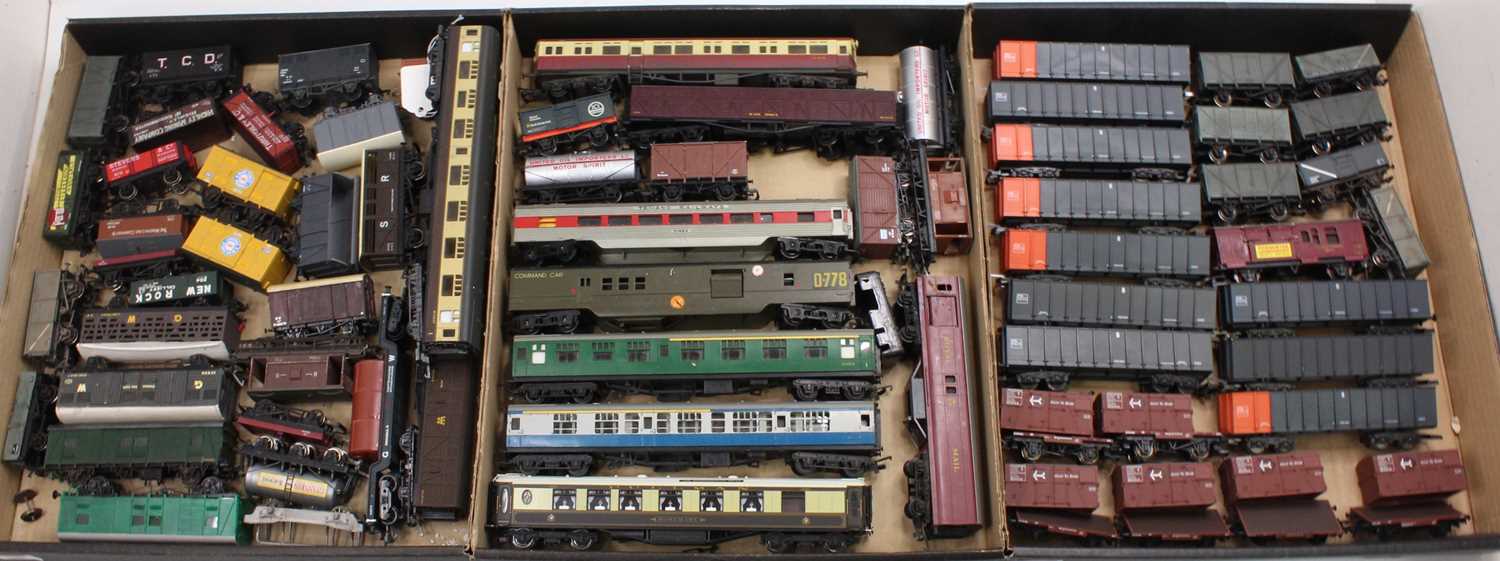 Three trays containing a good selection of 00 and H0 scale rolling stock to include Bachmann,