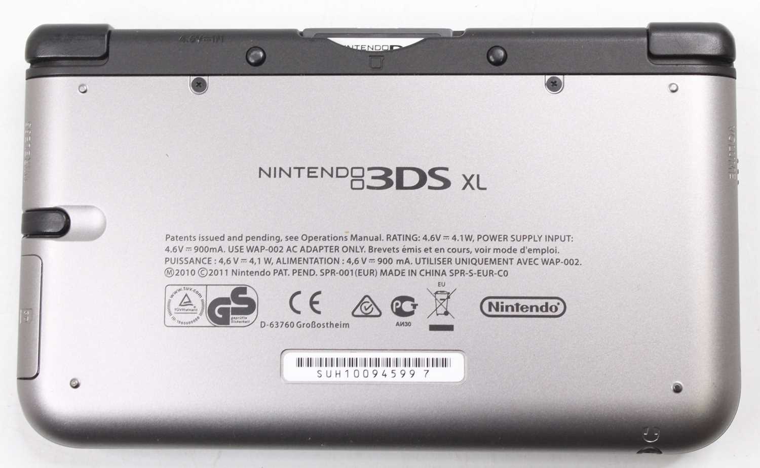 A collection of Nintendo DS and 3DS consoles and games, to include a Nintendo 3DS XL silver - Image 4 of 4