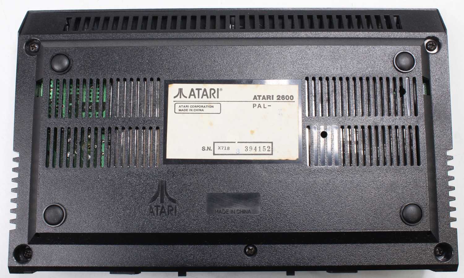 An Atari 2600 video computer system housed in the original box together with the box containing a - Bild 3 aus 9