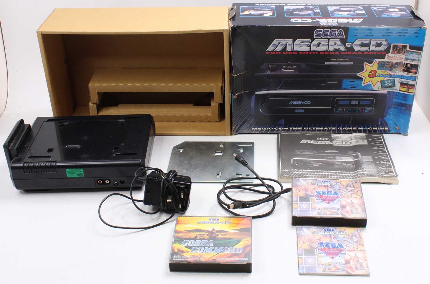 A Sega Mega-CD console unit for use with the original Sega Megadrive, comprising of console, power - Bild 2 aus 2