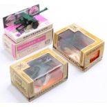 Collection of 3 boxed Britains military field guns to include No.9720 Bat Gun, No.9724 105mm Pack