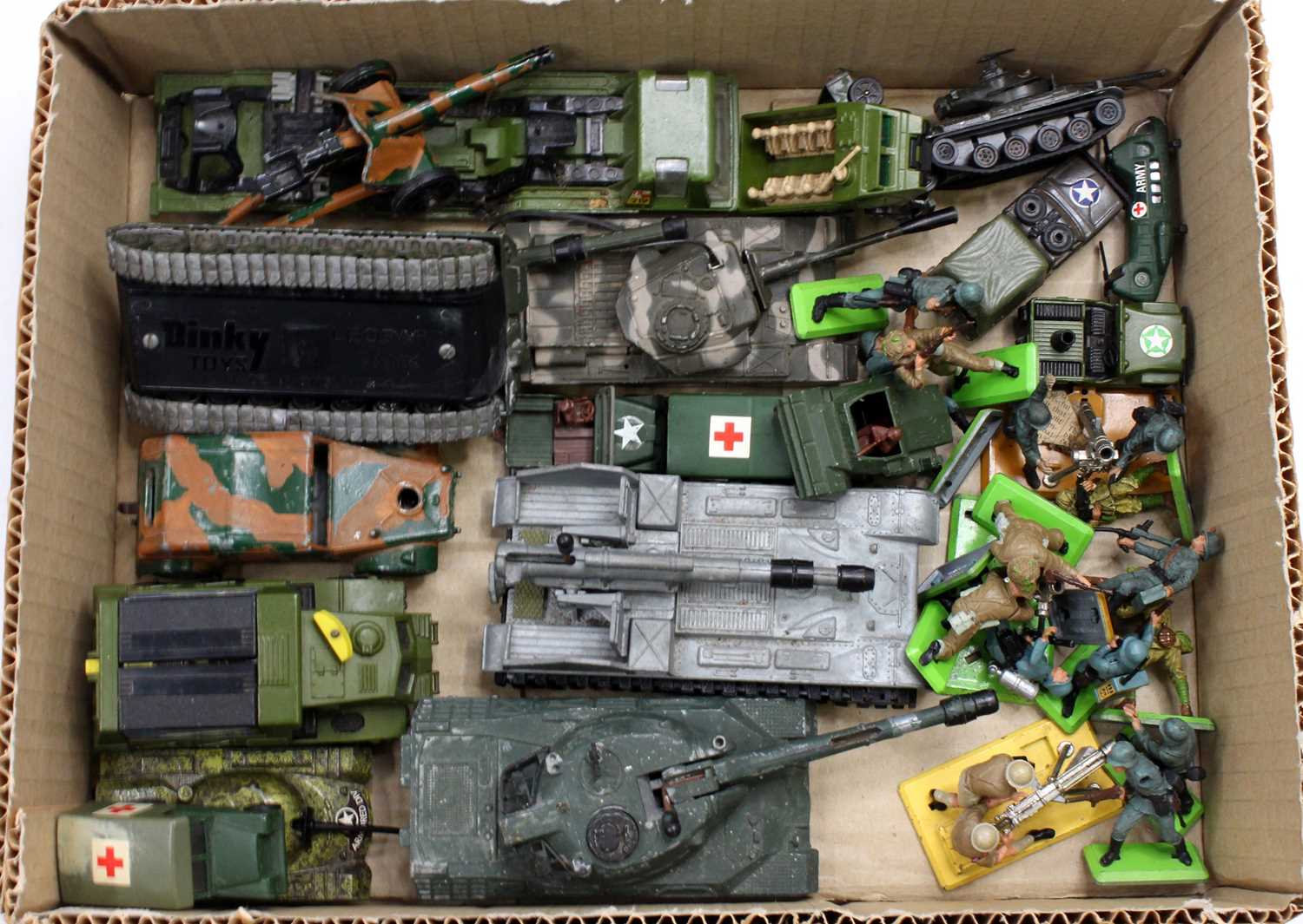 2 trays containing a selection of Britains Deetail figures and military diecasts including various - Bild 3 aus 3