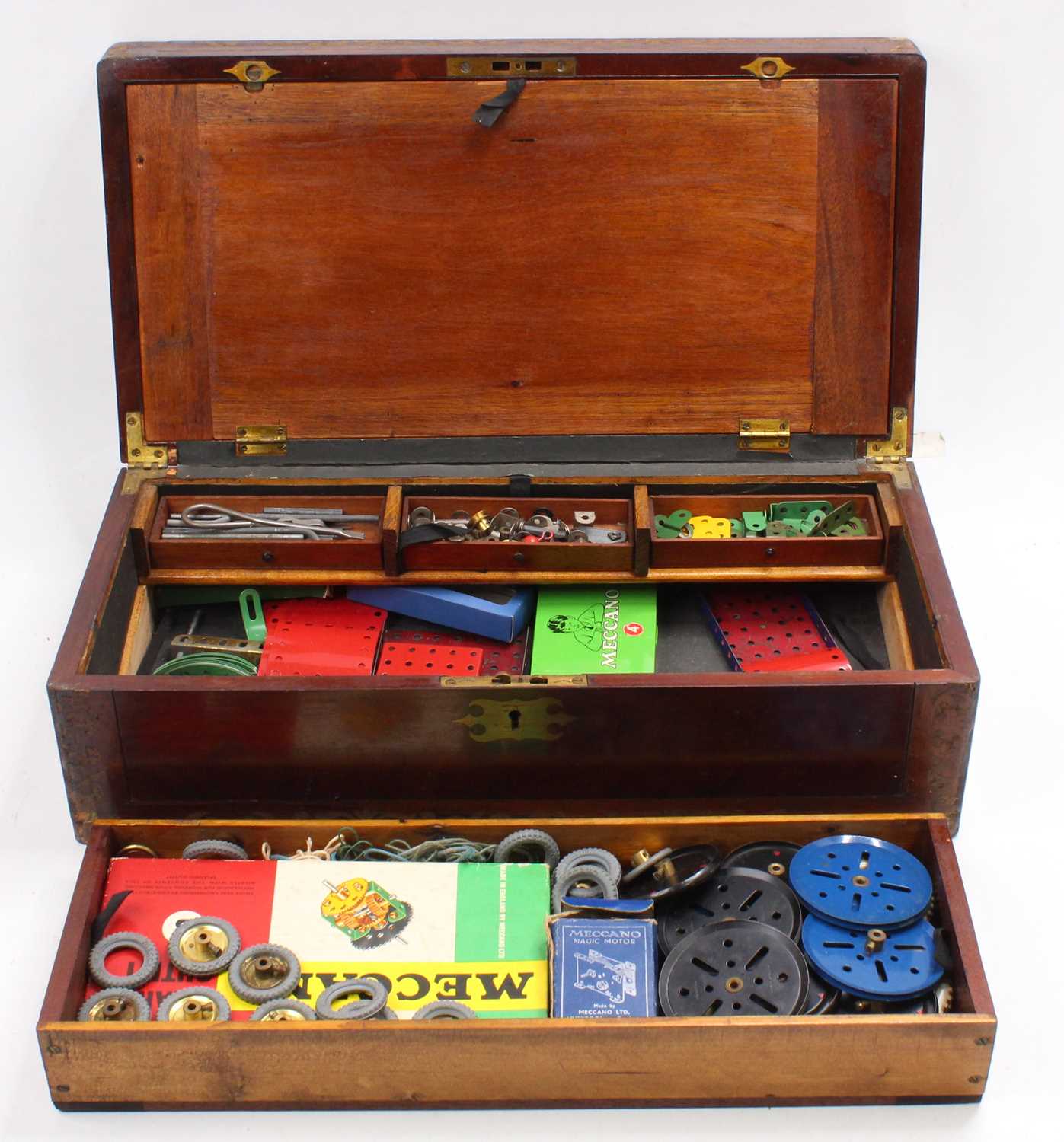 Two wooden boxes containing a large quantity of vintage Meccano including wheels, flat plates, - Image 3 of 4