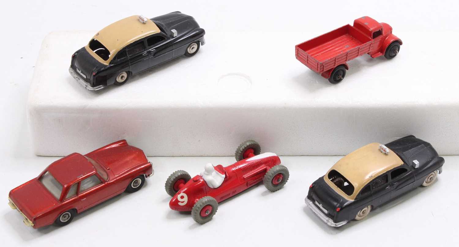 Dinky Toys and Spot On mixed diecast group comprising 2x French Dinky No. 24X Ford Vedette Taxi, No. - Image 2 of 3