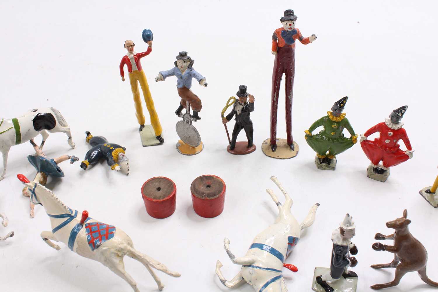 A collection of Britains Circus release lead and hollow cast figures to include No. 352B trotting - Image 3 of 4