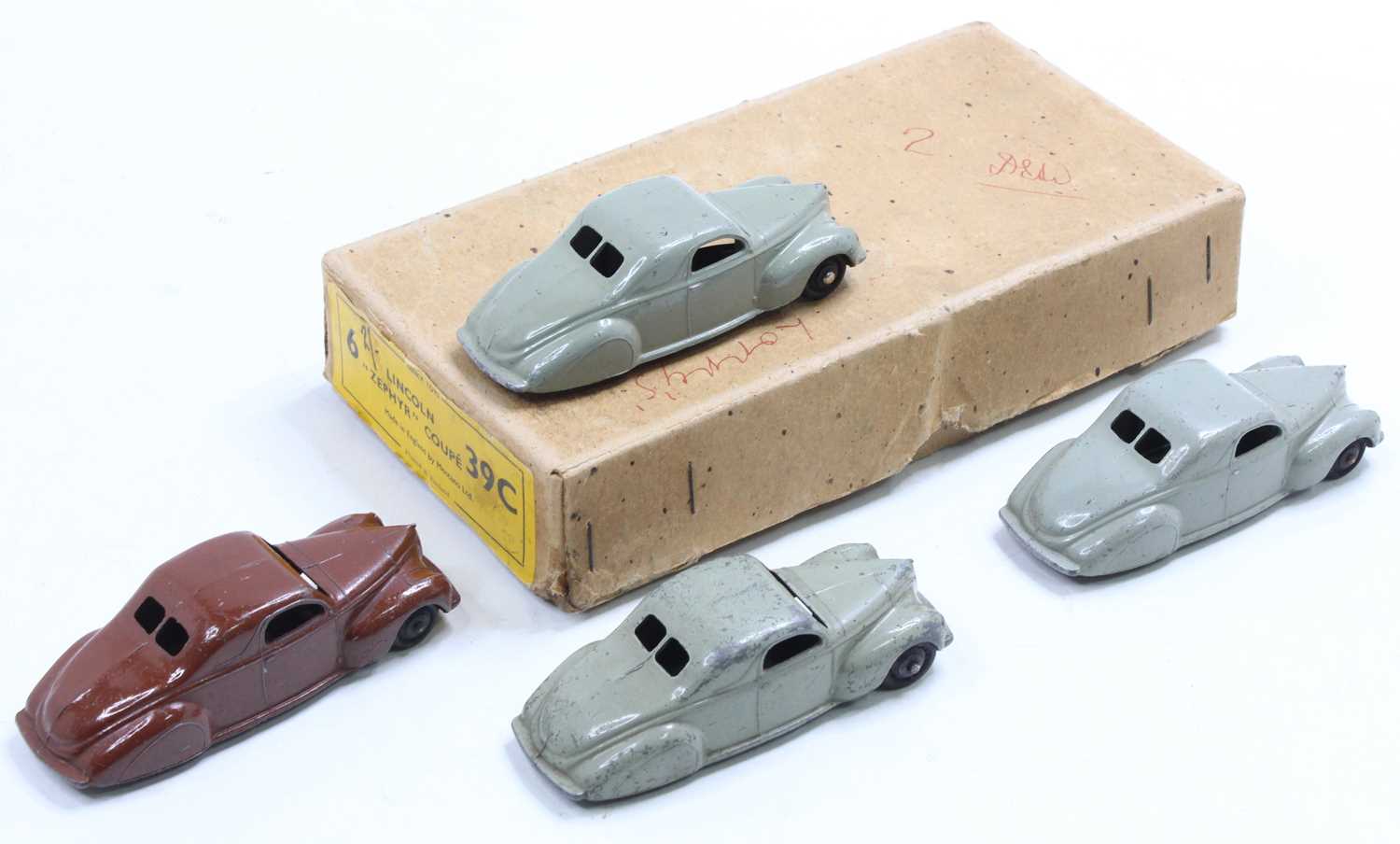 A Dinky Toys trade box No. 39C 6 Lincoln Zephyr Coupes, containing four grey and one brown - Image 2 of 3
