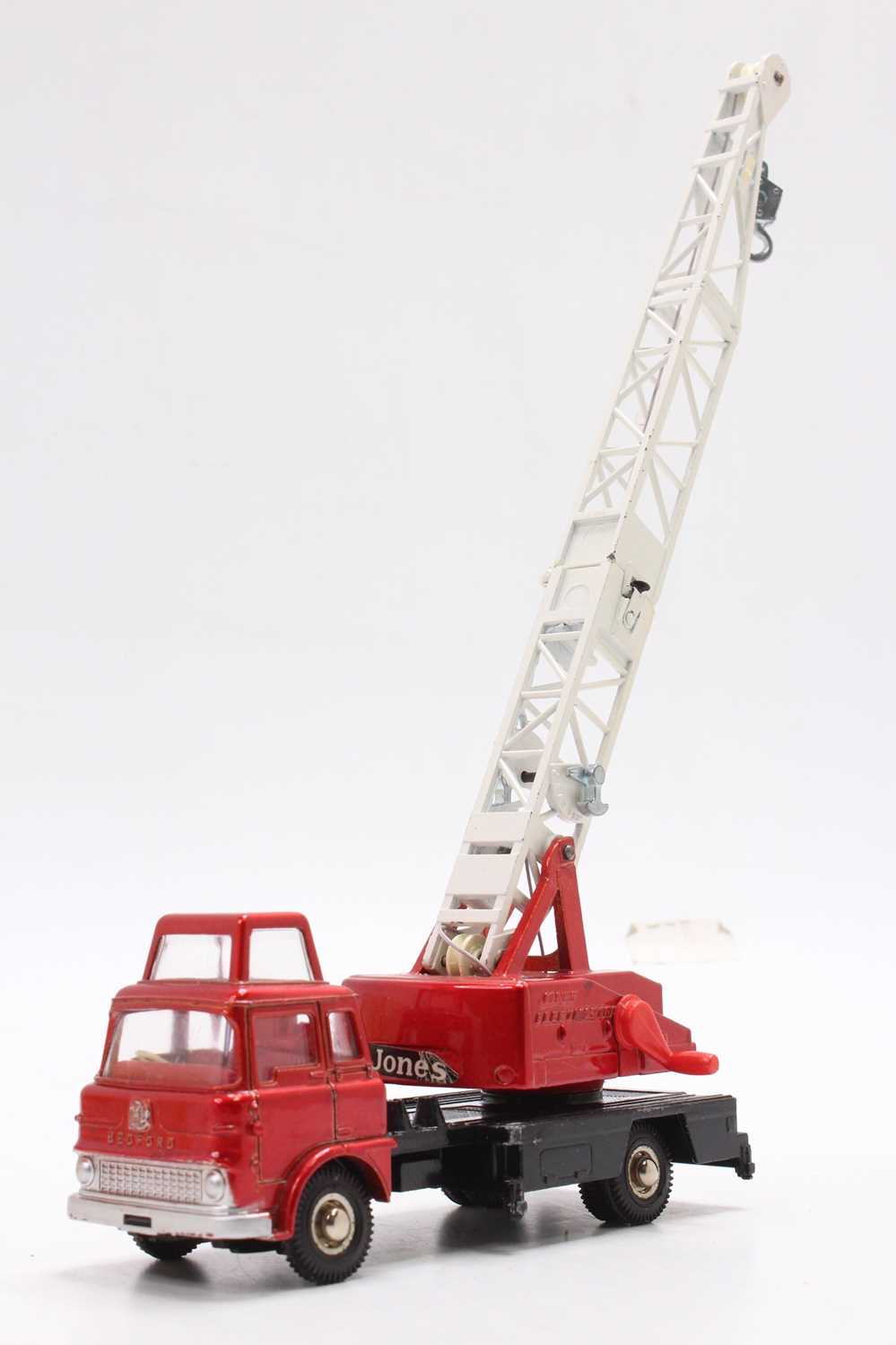 Dinky Toys No. 970 Jones Fleetmaster cantilever crane, comprising metallic red and gloss black - Image 5 of 5