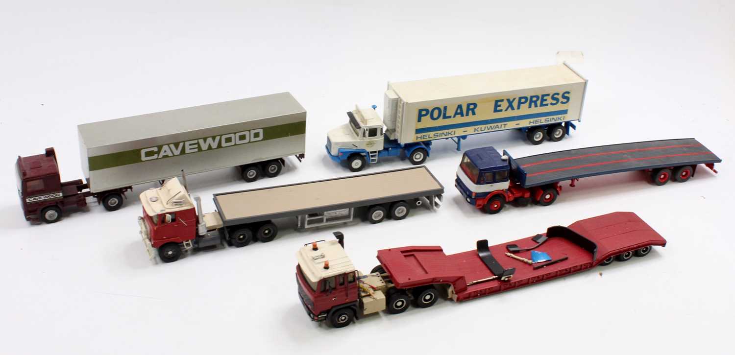 One tray containing a collection of five various 1/48 and 1/50 scale road haulage kit built models