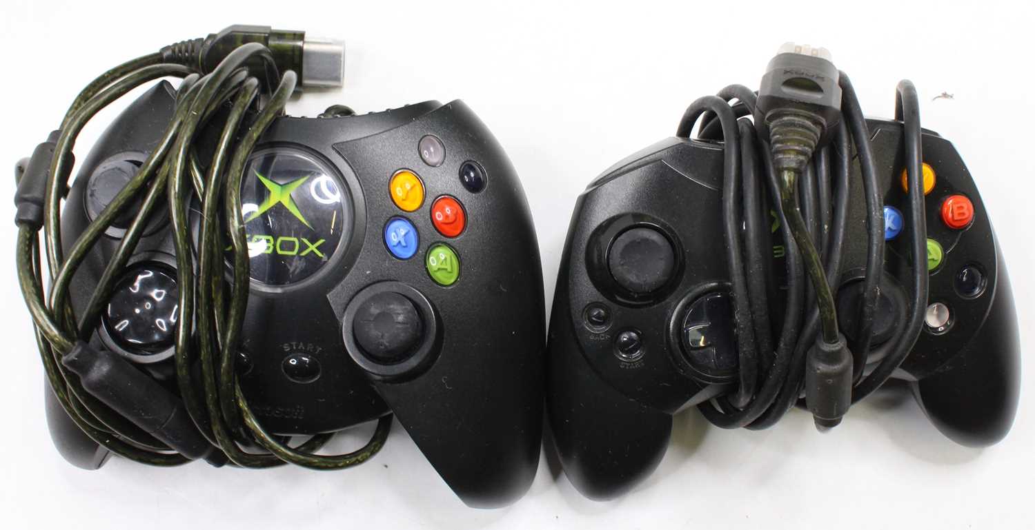 An original Xbox Series 1 console, together with various power leads, Xbox remote, original box, and - Bild 4 aus 15