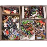 A tray containing a collection of mostly Britains Deetail and Hong Kong plastic figures including