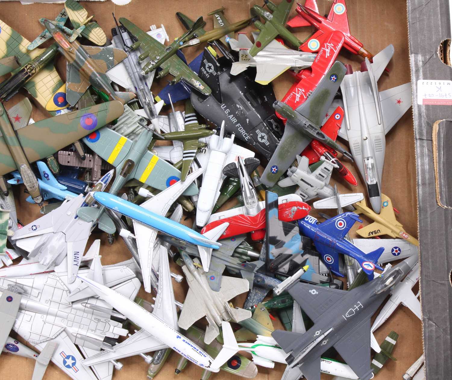 One tray containing a collection of mixed diecast, white metal, and plastic model aircraft to - Image 2 of 3