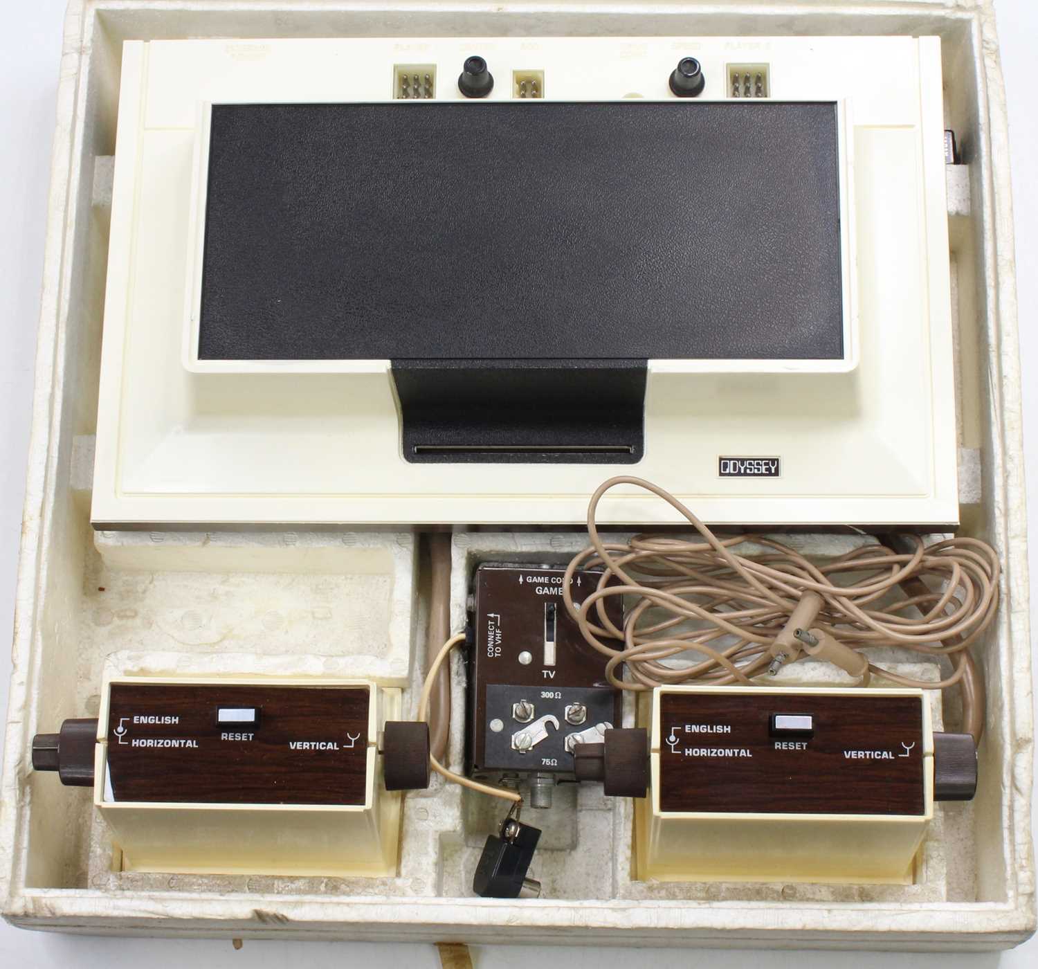 A Magnavox vintage 1972 Odyssey ITL200 electronic gaming system, housed in the original - Bild 7 aus 12