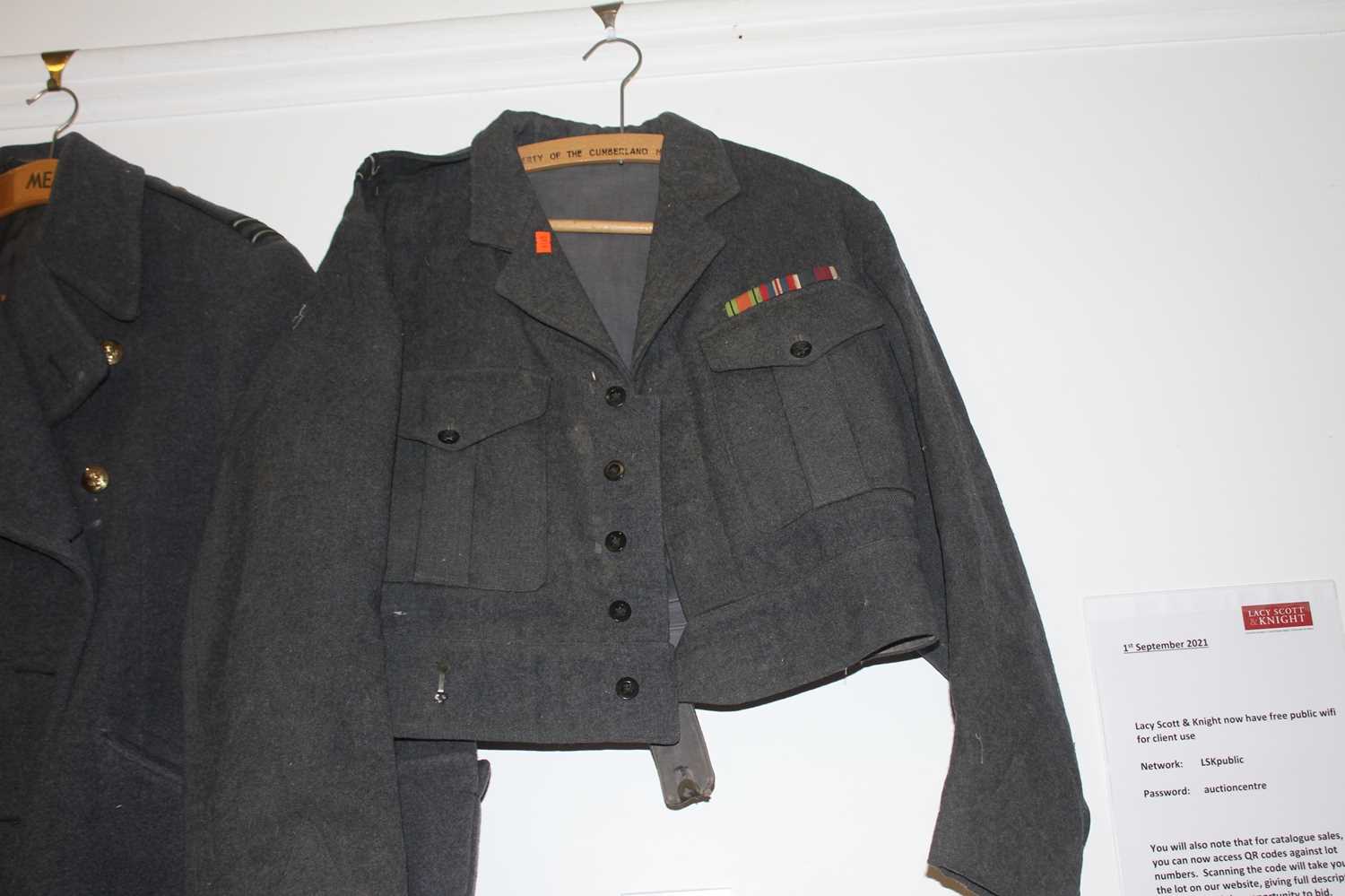 World War II issue RAF Flight Lieutenants uniform comprising Blazer, Jacket, trousers, great coat - Bild 4 aus 6