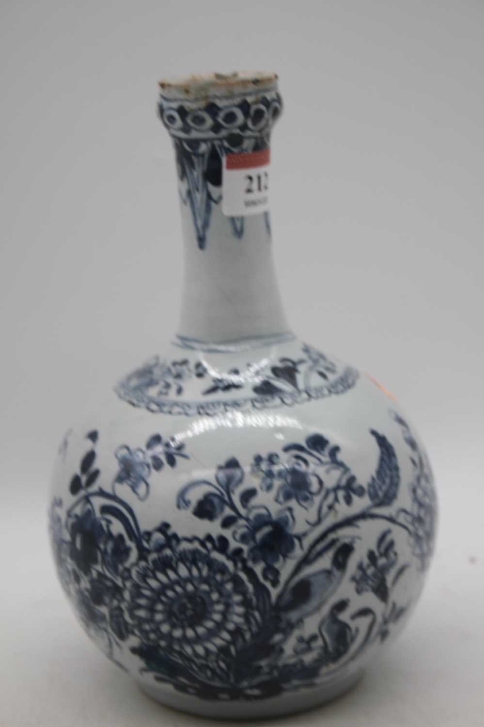 An 18th century Delft bottle vase, decorated with flowers, h.22cm Has been restored. - Bild 2 aus 3