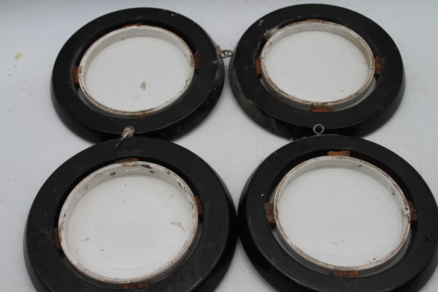 A collection of Victorian Prattware pot lids, largest dia. 12.5cmChixn Ham & Toothpase heavily - Bild 3 aus 6