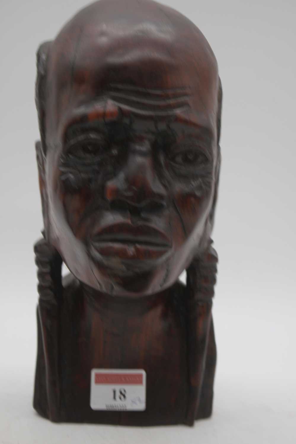 A pair of African carved hard wood head & shoulder busts, largest height 25cm - Bild 4 aus 8