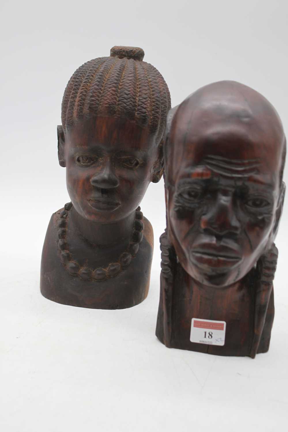 A pair of African carved hard wood head & shoulder busts, largest height 25cm - Bild 2 aus 8