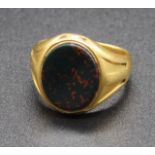 A gent's 18ct gold and bloodstone set signet ring, 12.6g, size QBand is misshapen.Hallmarked 18ct.