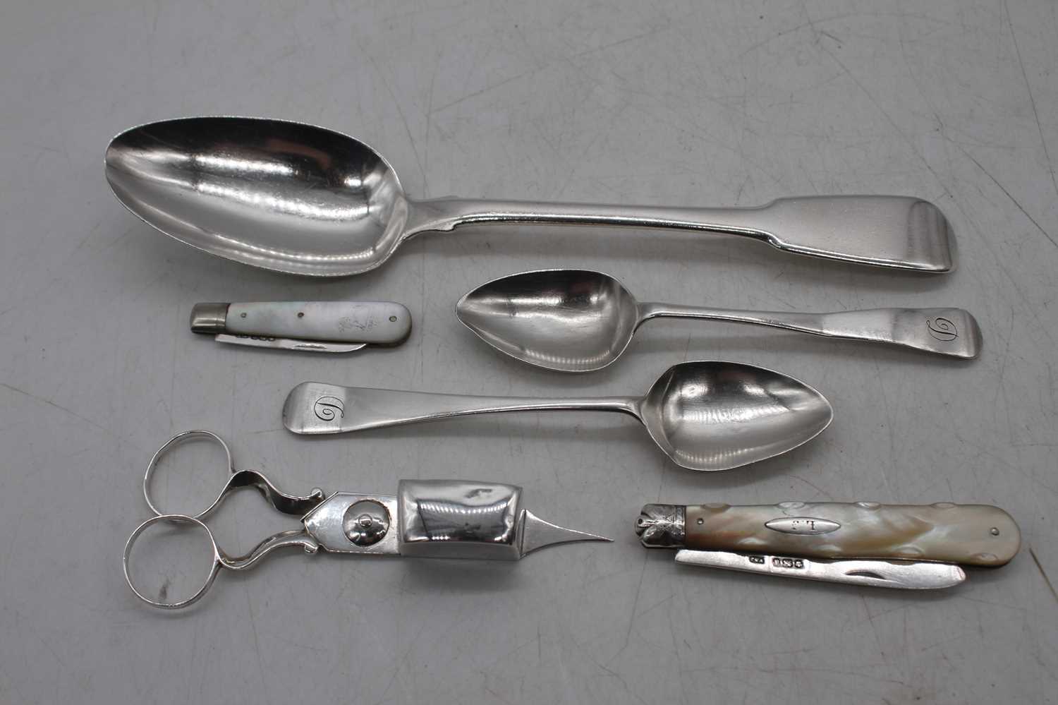 A George III silver serving spoon in the fiddle pattern, together with a silver bladed pocket