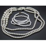 Assorted costume jewellery, to include faux pearl necklace, metal ear pendants, faux pearl ear