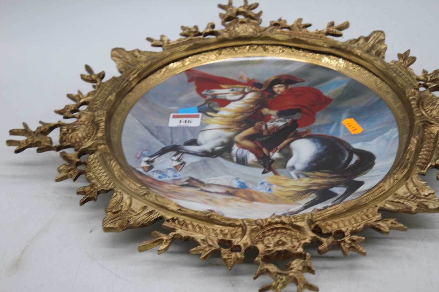 A reproduction porcelain dish, decorated with Napoleon, housed within a gilt metal mount, height - Bild 3 aus 3