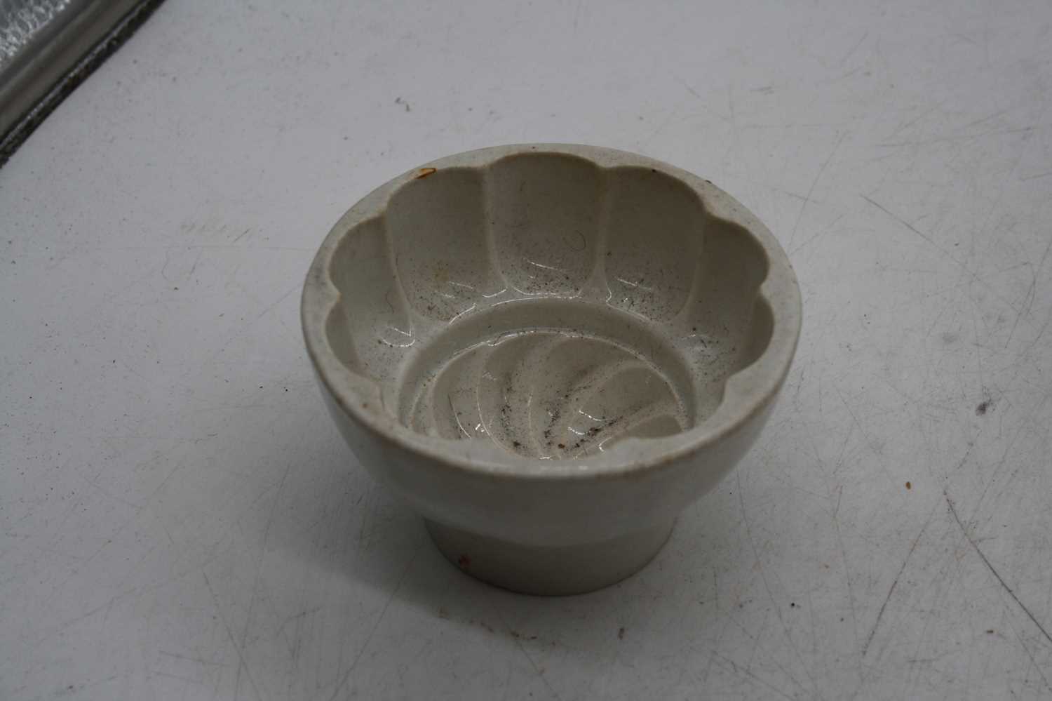 A collection of Victorian and later ceramic jelly mouldsConical Spode – small chip to the rim.Hen ( - Image 13 of 13