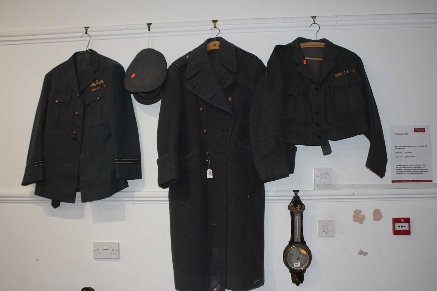 World War II issue RAF Flight Lieutenants uniform comprising Blazer, Jacket, trousers, great coat - Bild 6 aus 6