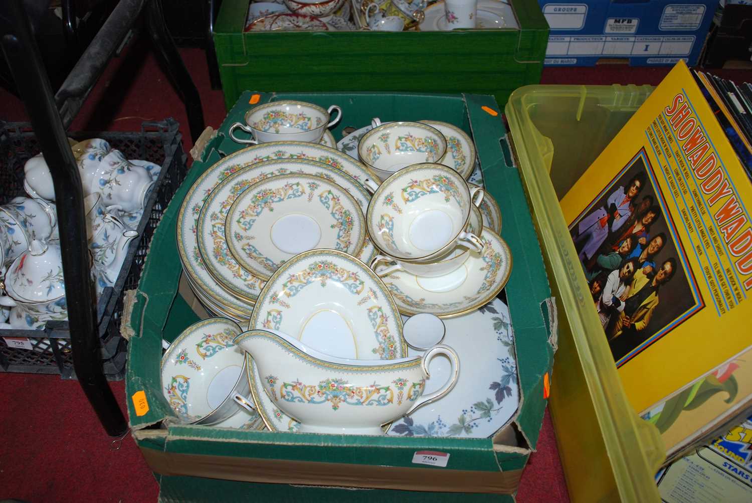 A collection of ceramics to include an Aynsley Henley pattern part dinner service