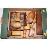 A collection of treen, to include a Mauchlin ware box and a yew snuff box