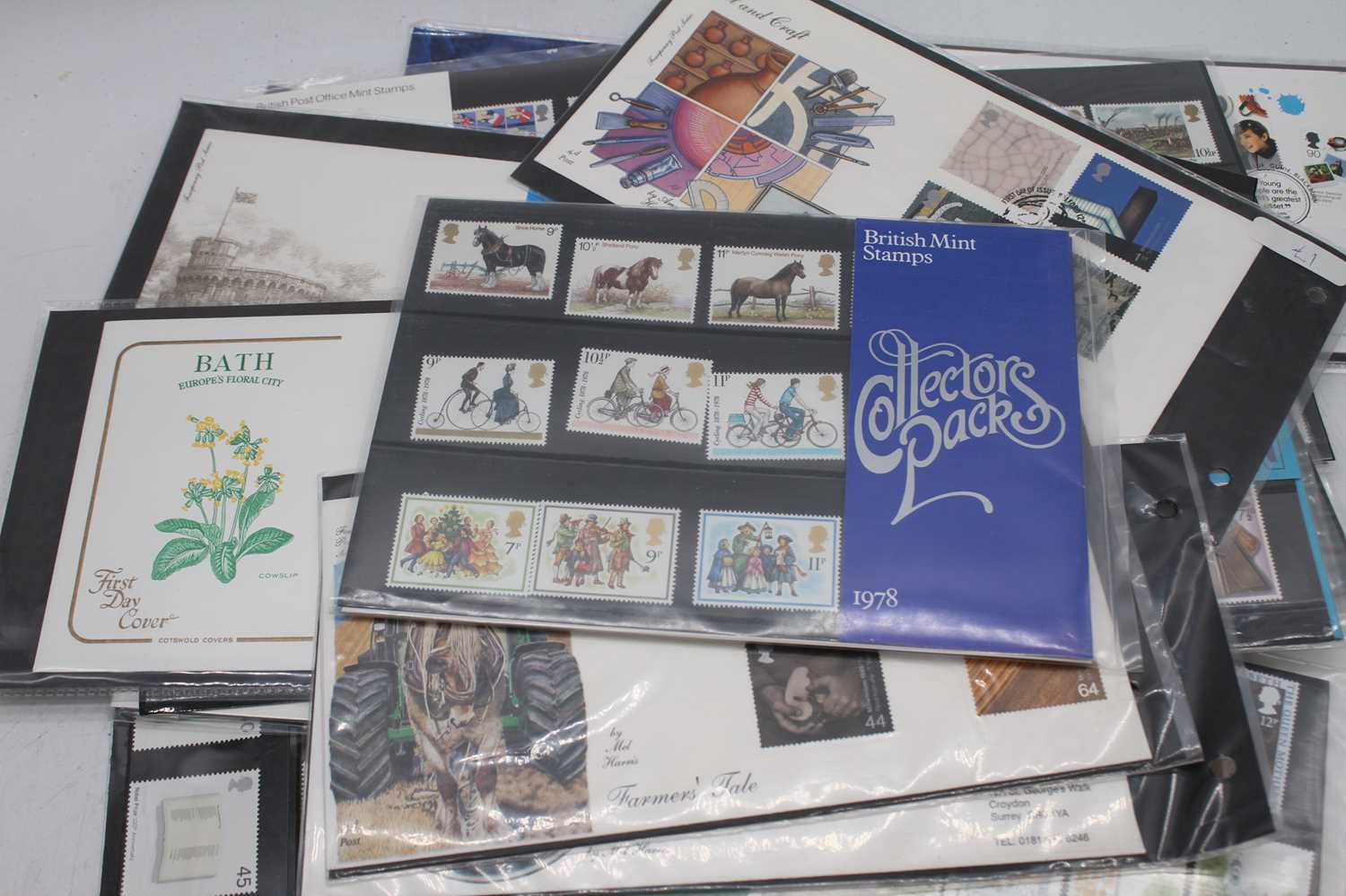 A box of mint stamps & assorted first day covers, to include 250th Anniversary The Birth of Sir - Image 4 of 10