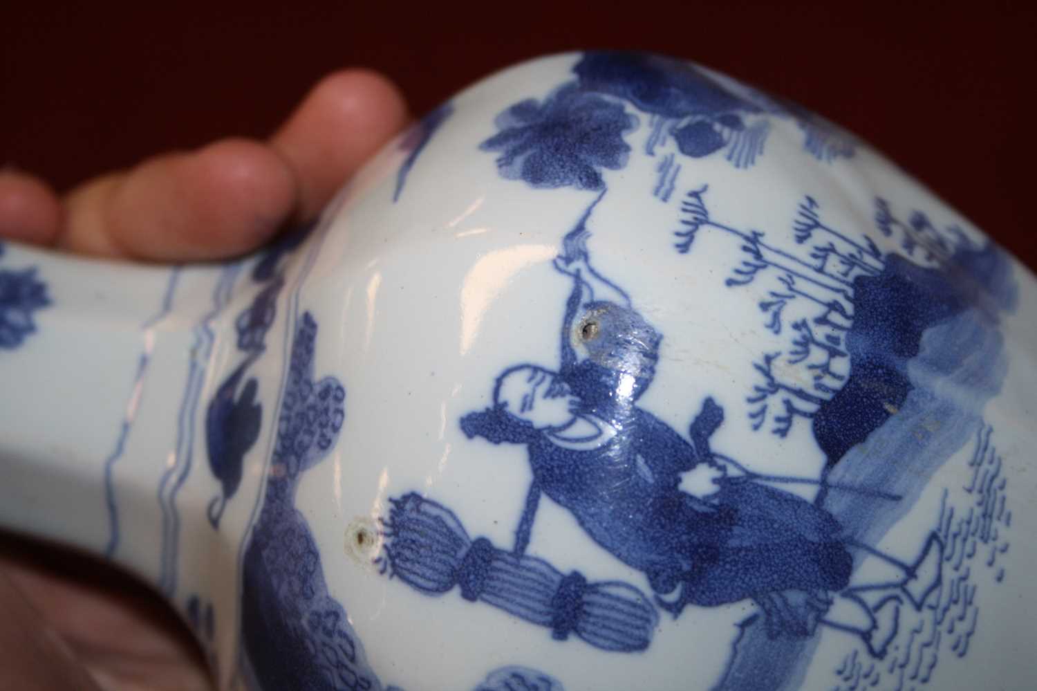 An 18th century Delft vase, of octagonal form, h.26.5cm (a/f)Large chips to the rim.Overall poor - Bild 7 aus 7