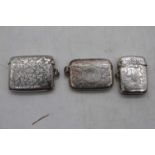 An Edwardian silver vesta of hinged rectangular form having a foliate engraved decoration and