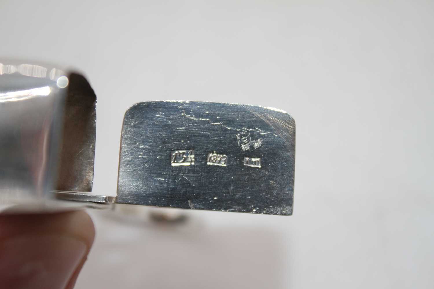 A George III silver serving spoon in the fiddle pattern, together with a silver bladed pocket - Image 4 of 4