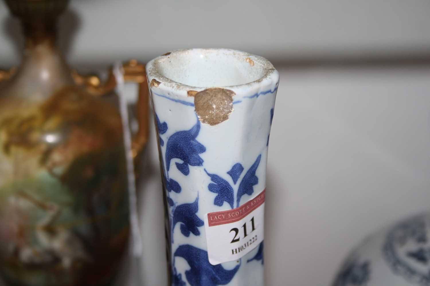 An 18th century Delft vase, of octagonal form, h.26.5cm (a/f)Large chips to the rim.Overall poor - Bild 4 aus 7