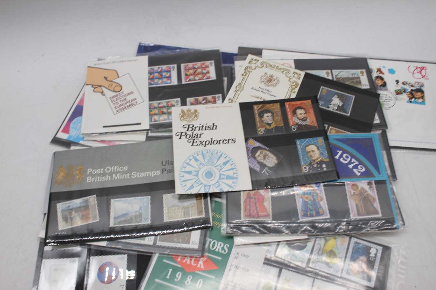 A box of mint stamps & assorted first day covers, to include 250th Anniversary The Birth of Sir - Image 3 of 10