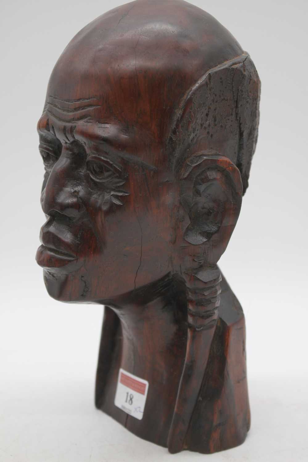 A pair of African carved hard wood head & shoulder busts, largest height 25cm - Bild 5 aus 8