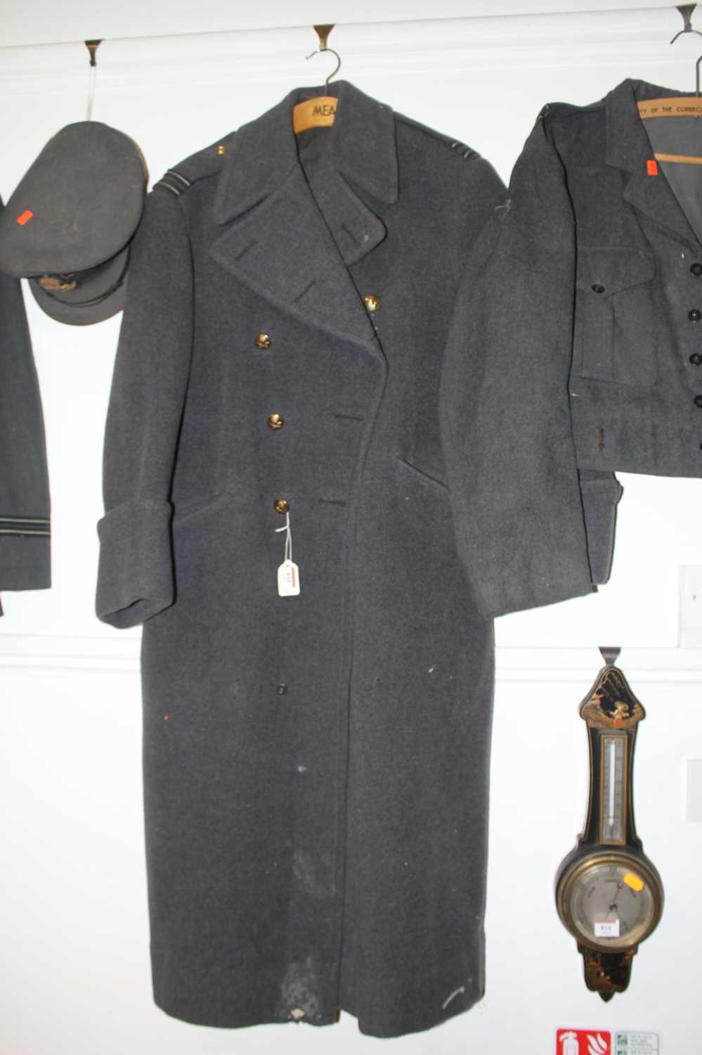 World War II issue RAF Flight Lieutenants uniform comprising Blazer, Jacket, trousers, great coat - Bild 5 aus 6