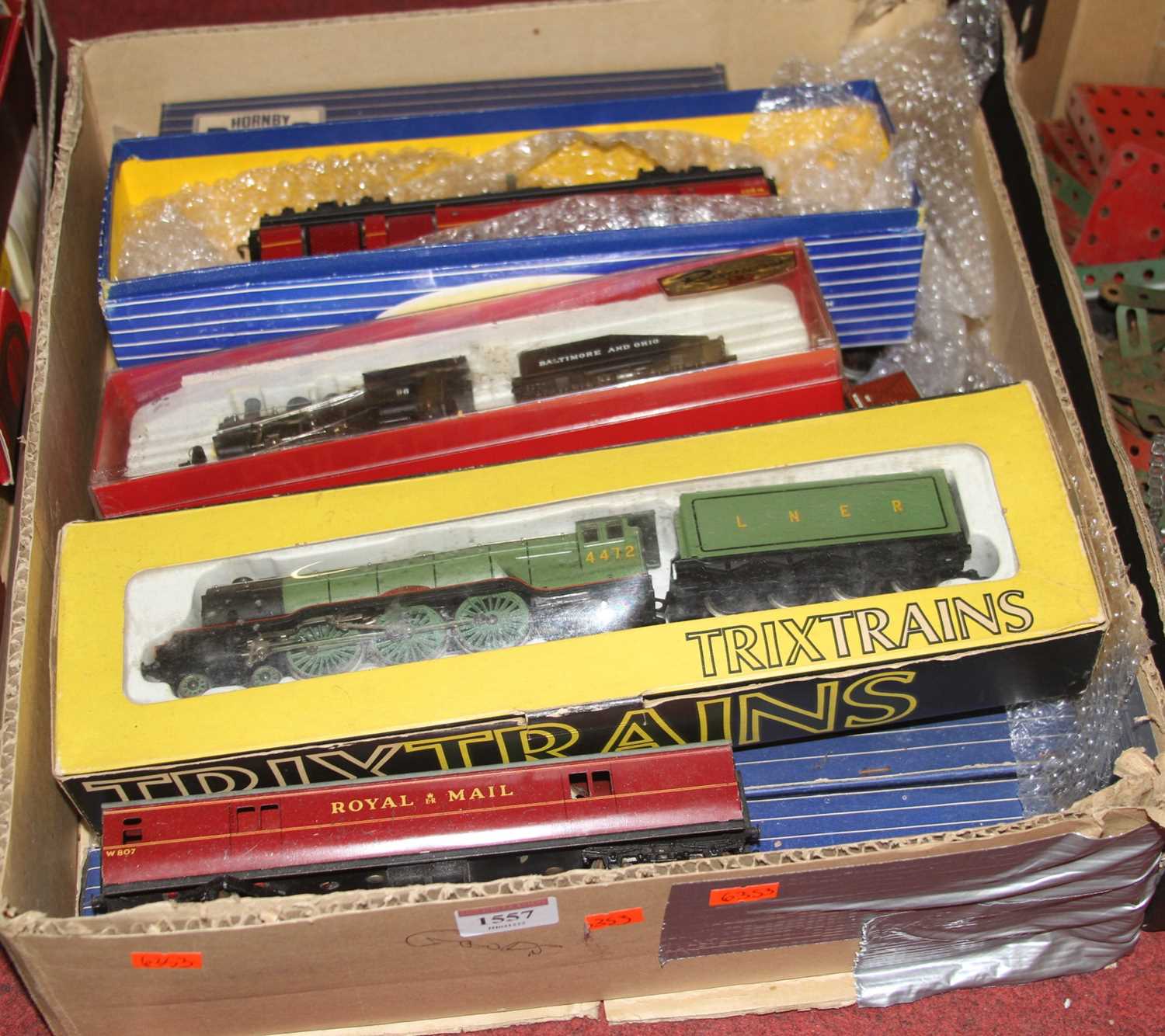 A tray of mixed 00 gauge railway, to include Trix, Riverossi, Hornby Dublo etc