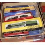 A tray of mixed 00 gauge railway, to include Trix, Riverossi, Hornby Dublo etc