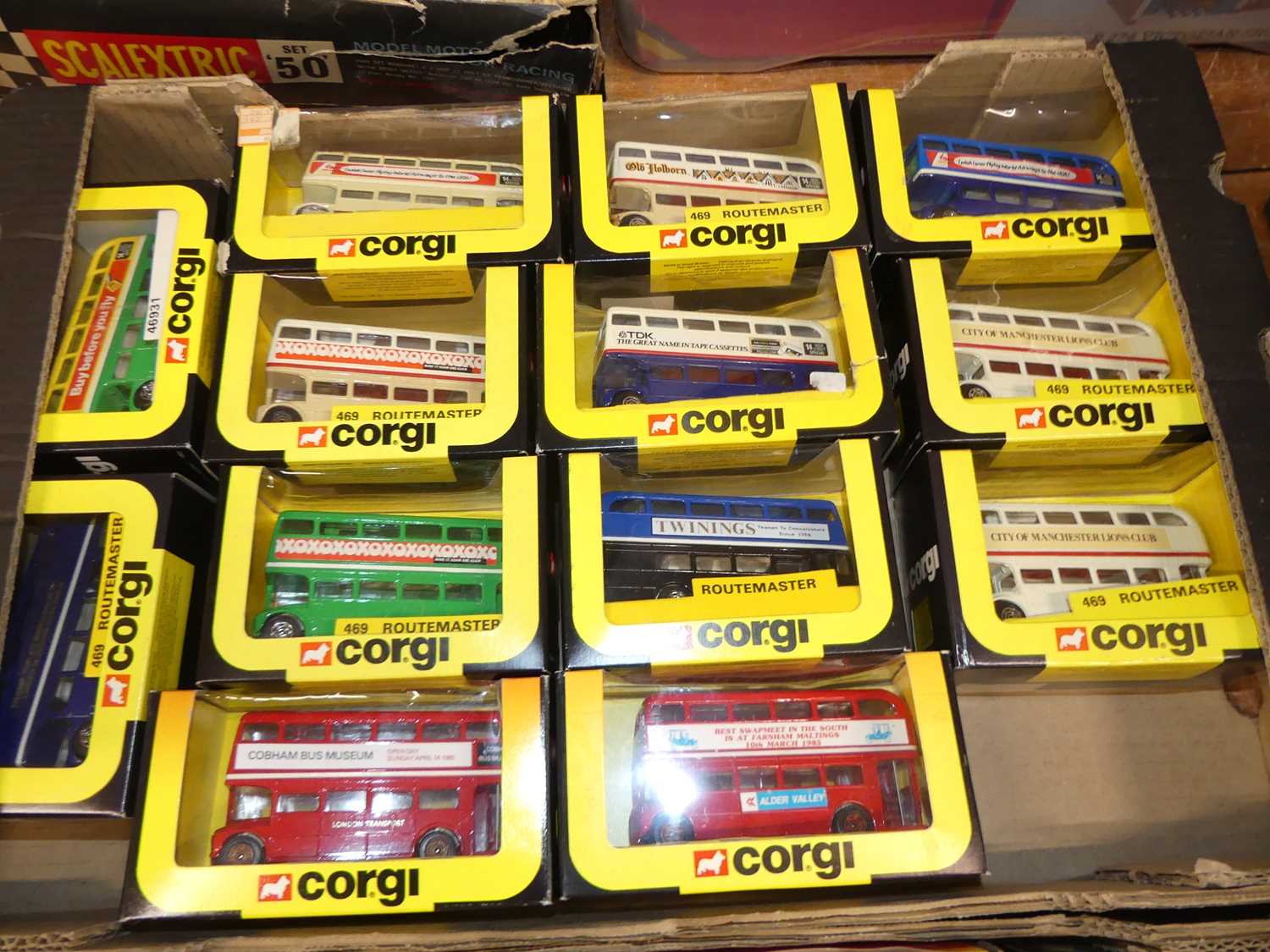 Three boxes of mixed yellow & black boxed Corgi 1980s public transport diecast buses - Bild 2 aus 4